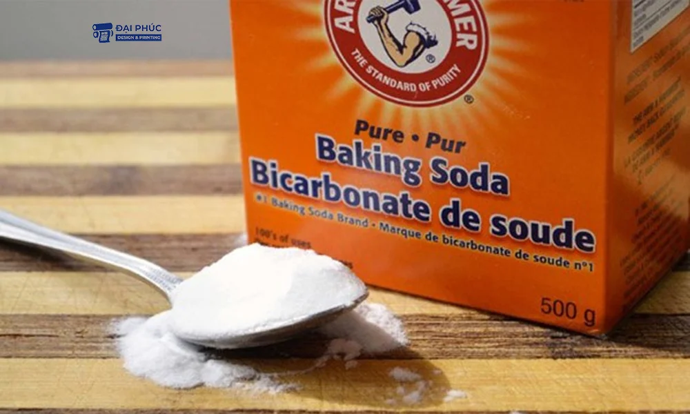 dung-baking-soda-tay-muc-in